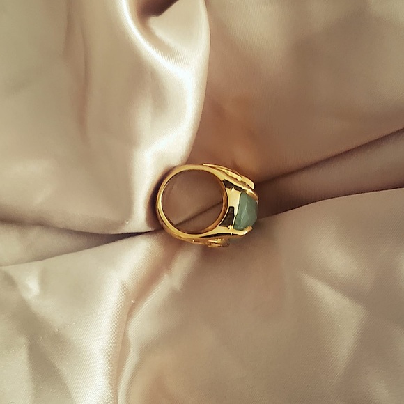 Green Aventurine Gemstone Ring w/ Vintage Olive Leaf Floral band in Gold. - Picture 4 of 5